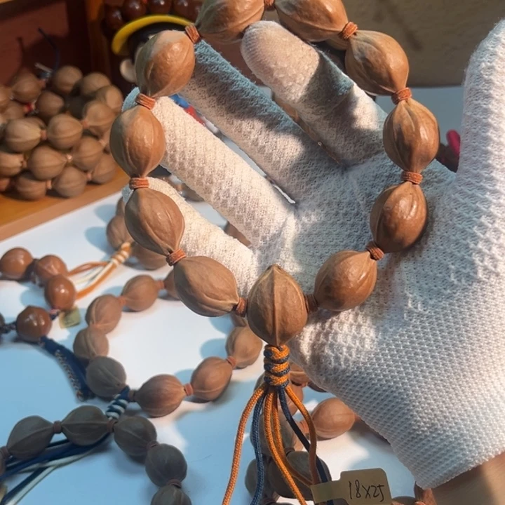 l***c手串/手链橄榄核18