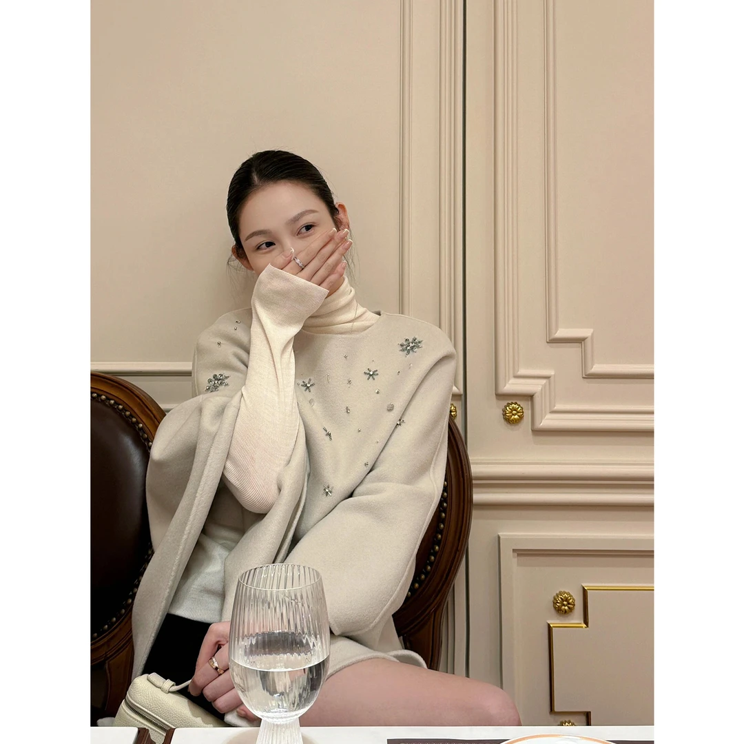 轻奢气质千金风设计感立体雪花钉珠斗篷大衣女2025年新款毛呢外套