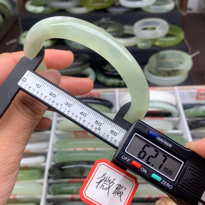蛇纹石玉未镶嵌手镯862