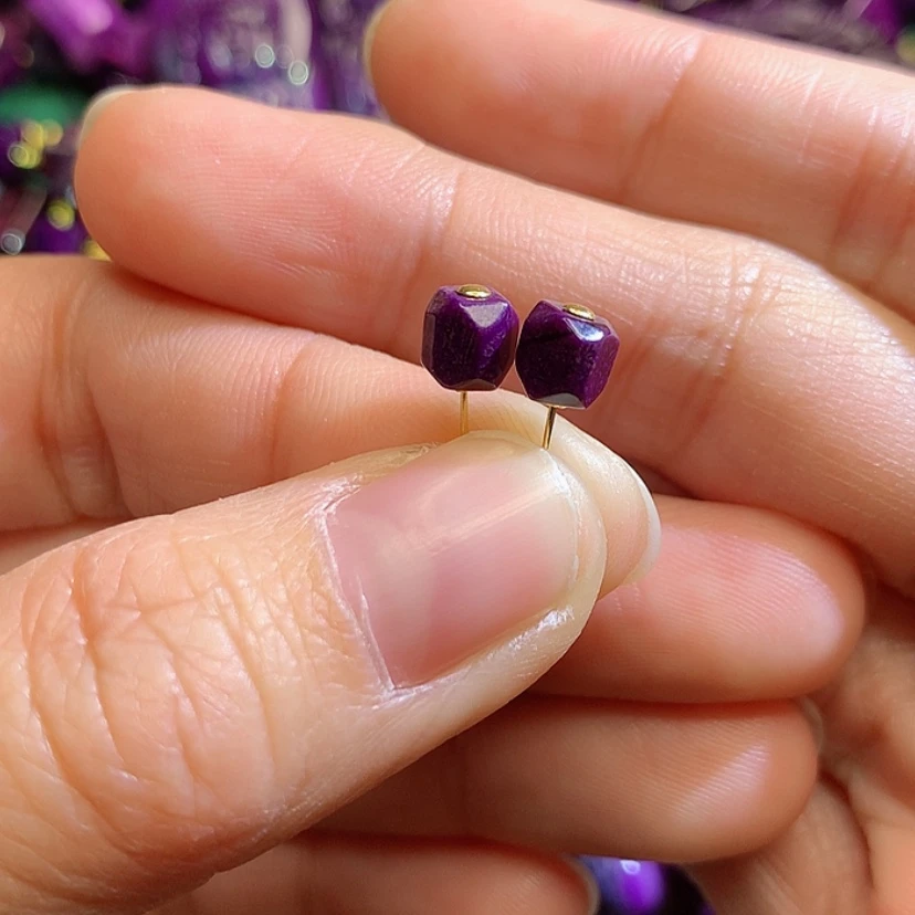 【闪购商品】苏纪石（舒俱来）耳钉18K金镶嵌菠**雪