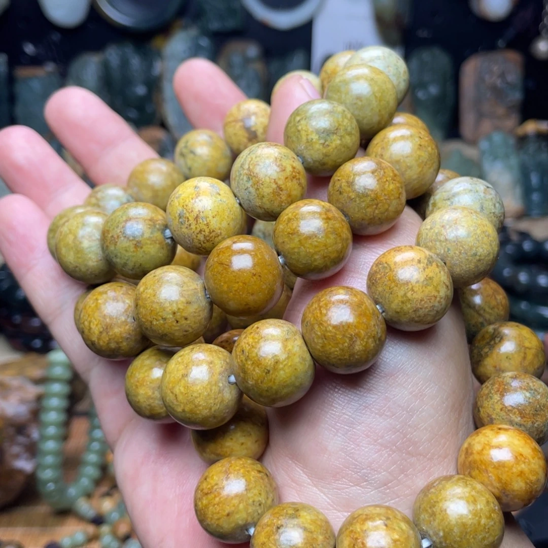 你***属岫岩河磨玉（透闪石质玉）未镶嵌颈饰卡18