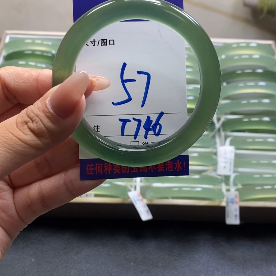 云***部蛇纹石玉未镶嵌手镯