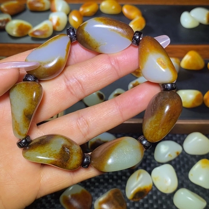 和田玉未镶嵌手串