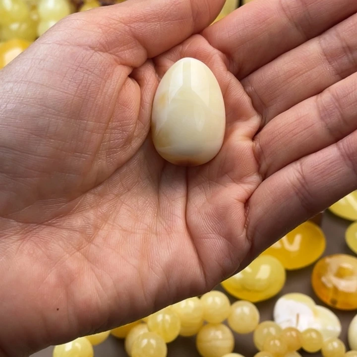 琥珀未镶嵌颈饰蜜蜡