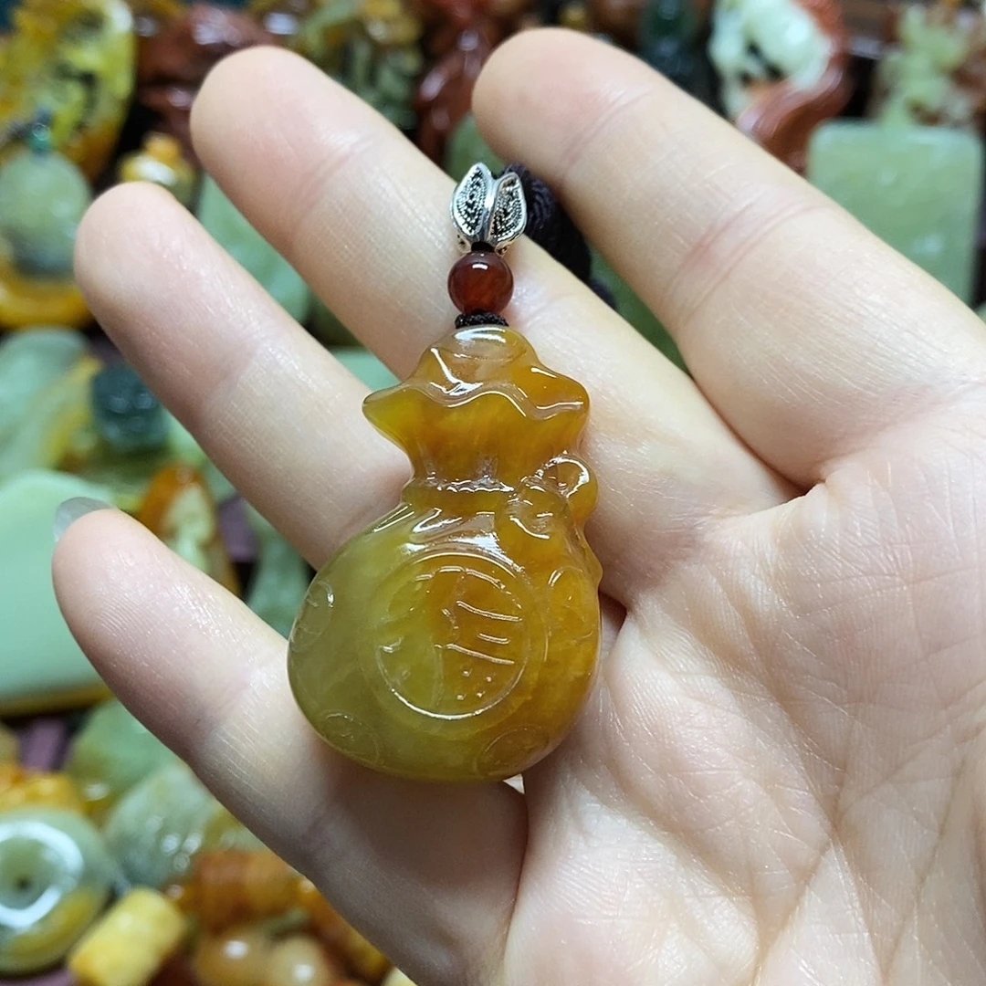 岫玉未镶嵌吊坠(赠链)