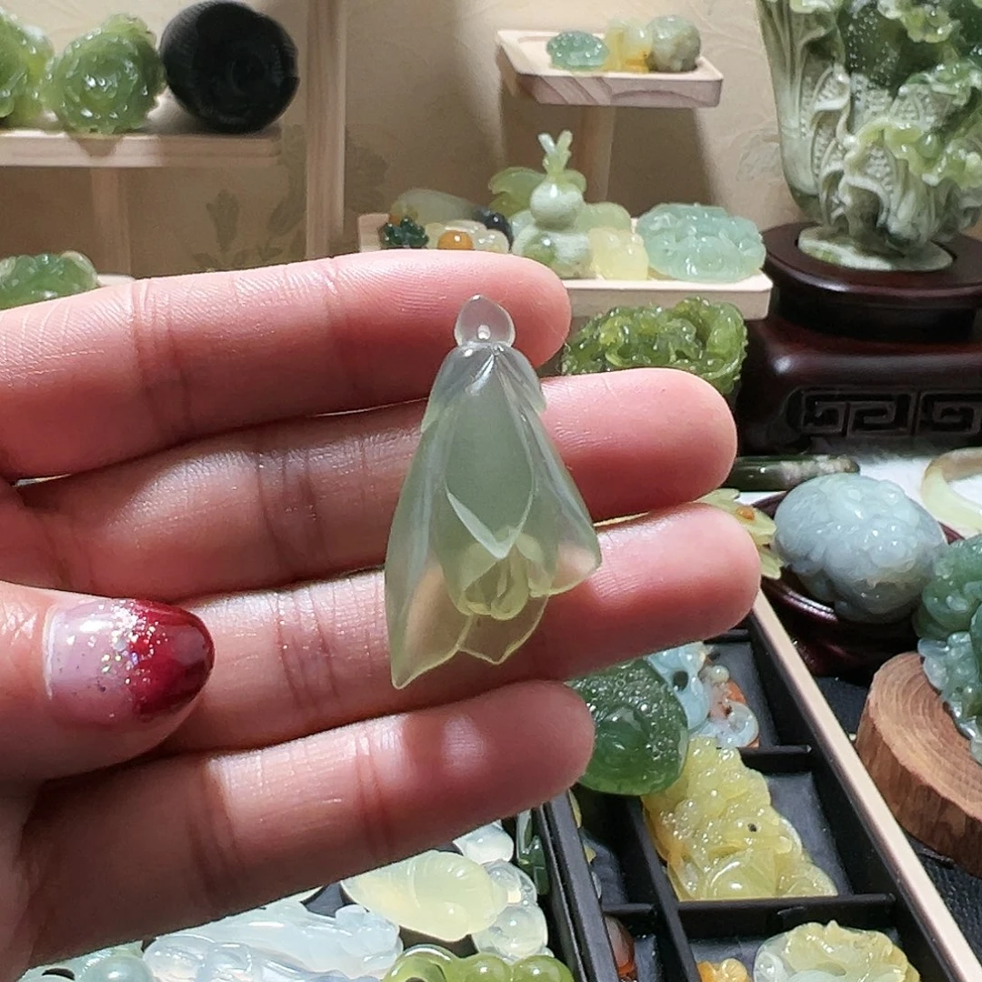 蛇纹石玉颈饰未镶嵌