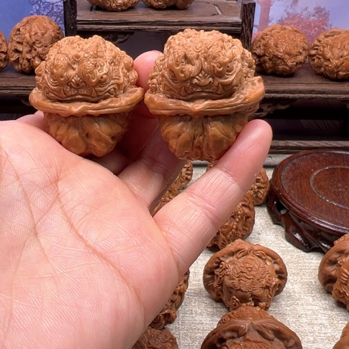 伦***.把件核桃蛤蟆头龙蟾