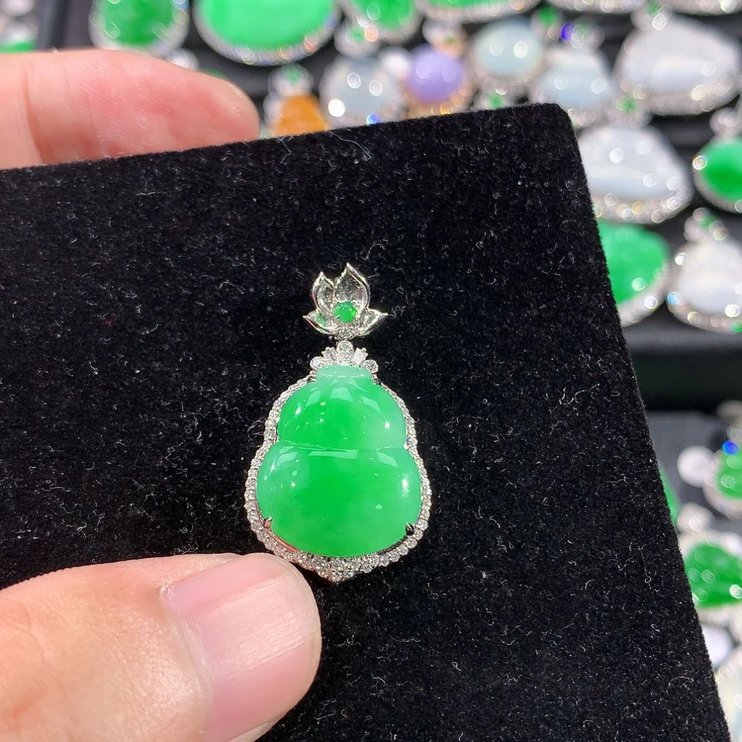 翡翠18K金镶嵌颈饰