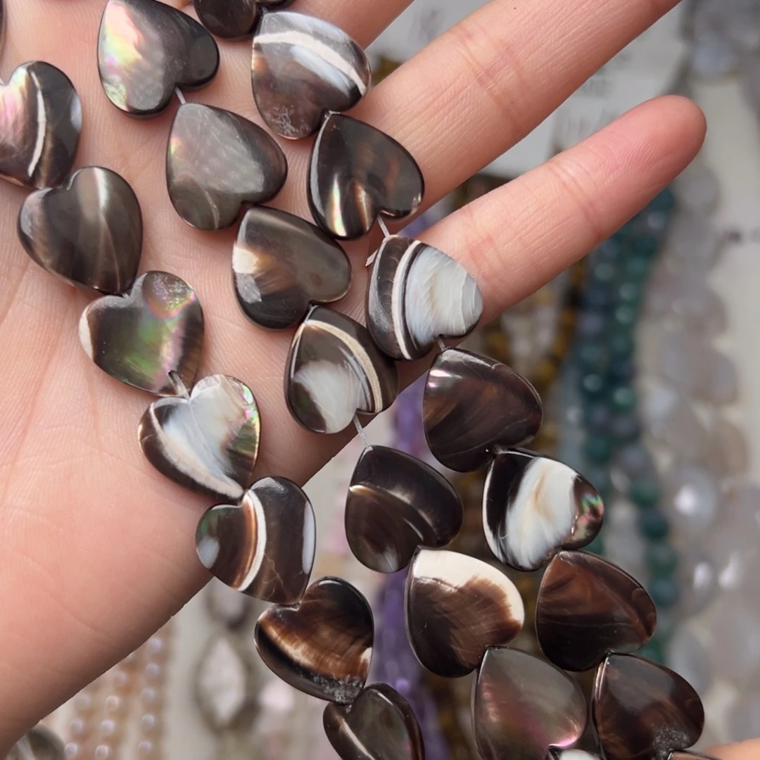 玛瑙/玉髓合金珠宝半成品L604。15.5mm天然黑金贝爱心对孔一条