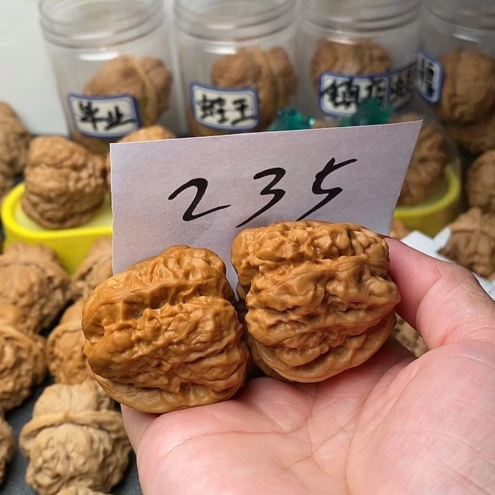 怕***辣吊坠文玩核桃蛤蟆的眼睛是真的好看