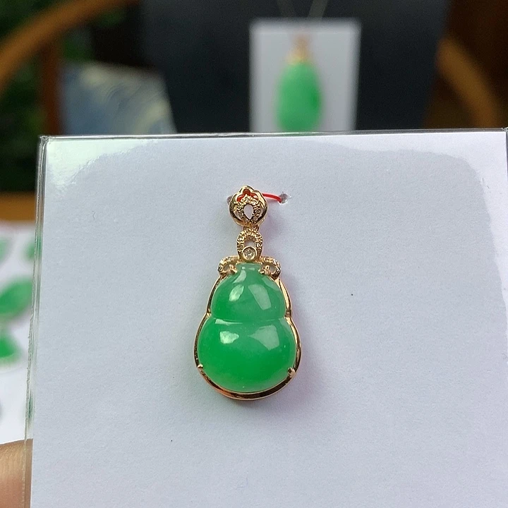 翡翠18K金镶嵌颈饰