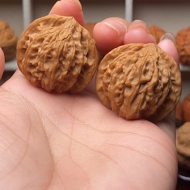 文玩核桃吊坠小红帽