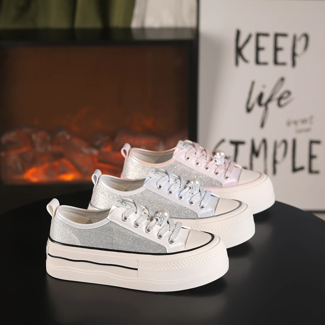 【尺码不多了】增高5cm时尚百搭女士休闲鞋589-7