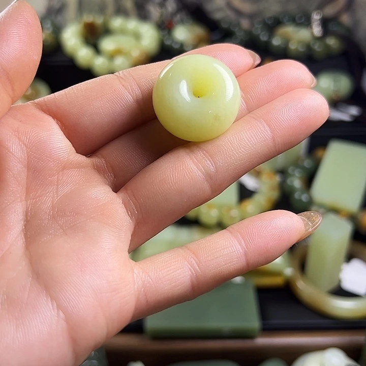 岫岩老玉（透闪石质玉）未镶嵌颈饰