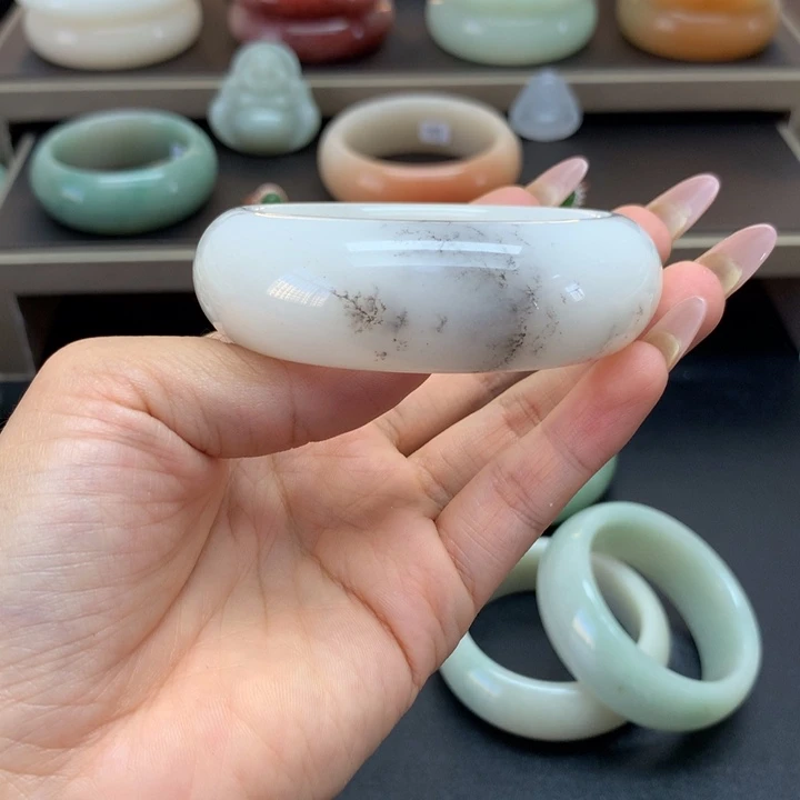 石英质玉手镯未镶嵌?****?54.8