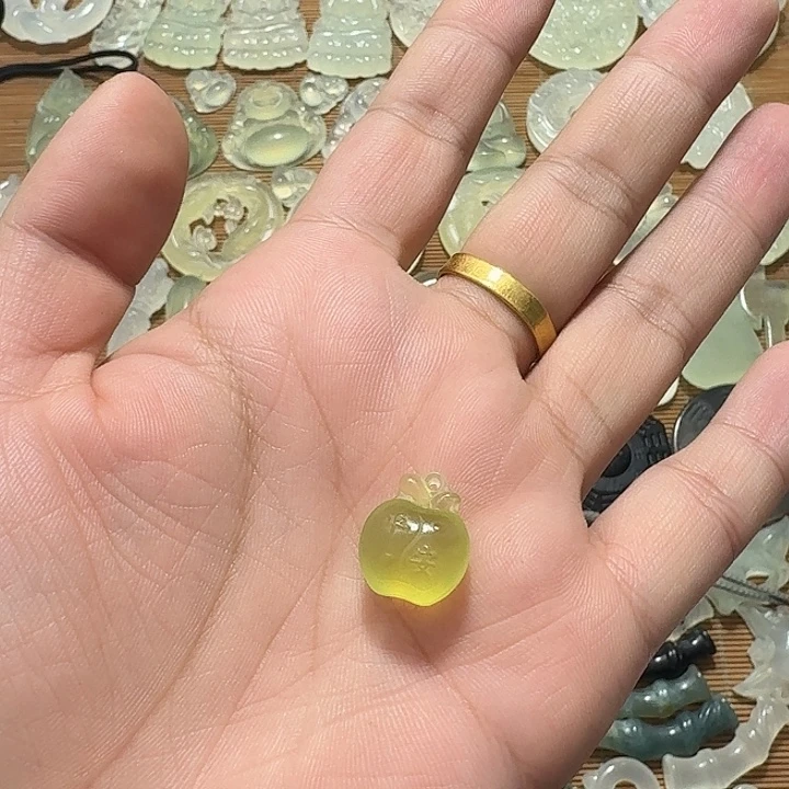 馨***蛇纹石玉未镶嵌颈饰