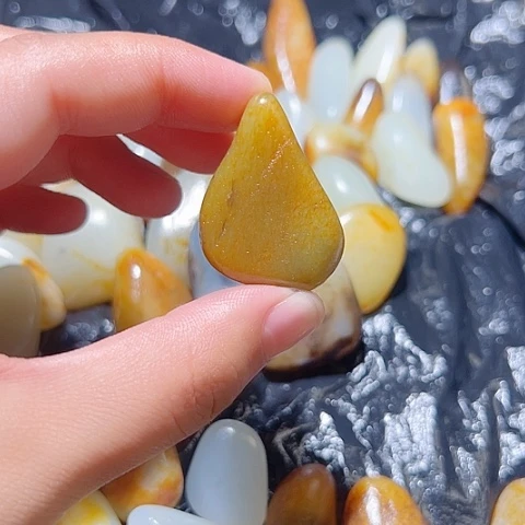 和田玉（糖玉）未镶嵌颈饰18.8克