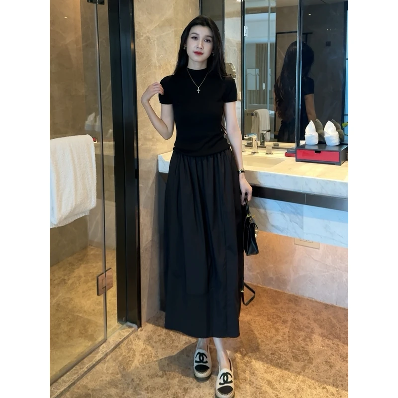 春夏穿搭一整套女2025新款半高领短袖t恤配黑色中长款半身裙套装