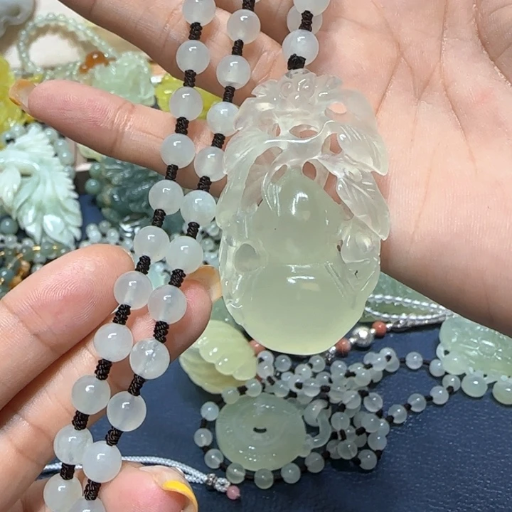 未镶嵌蛇纹石玉吊坠
