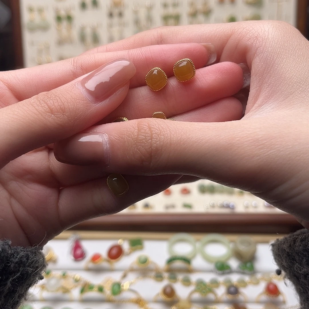 和田玉未镶嵌耳饰