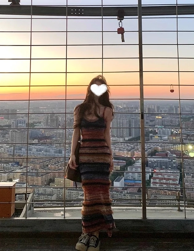 早秋调色盘 早秋彩色条纹针织连衣裙女气质显瘦吊带长裙子