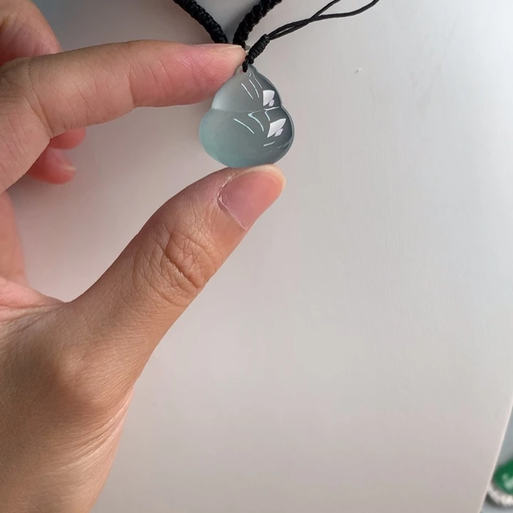 翡翠未镶嵌颈饰….