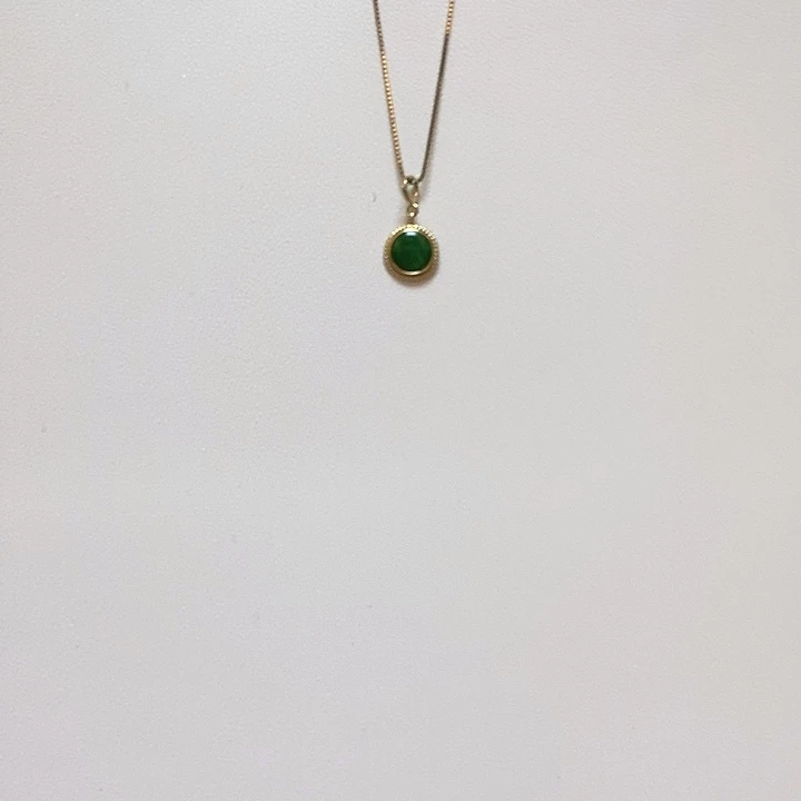 翡翠18K金镶嵌颈饰简单