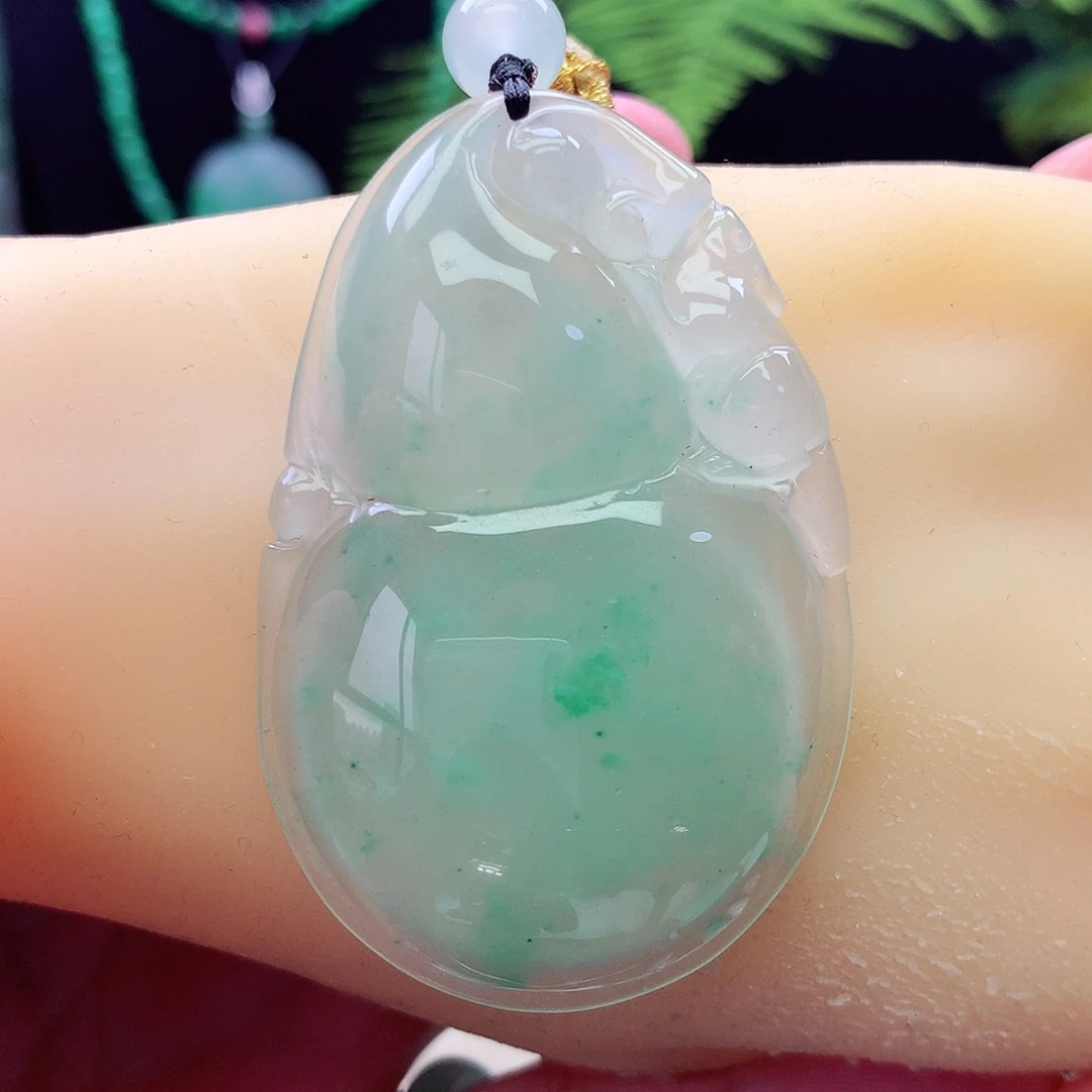 石英质玉未镶嵌颈饰