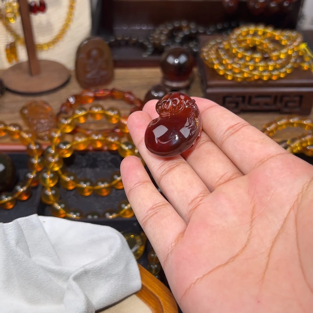 琥珀未镶嵌颈饰钱袋