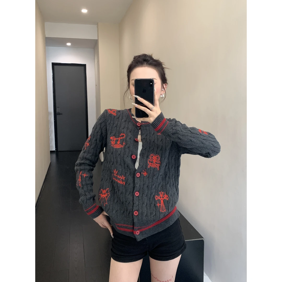 【LIUKY】秋冬美高复古短款慵懒刺绣麻花高级小香风针织毛衣外套女