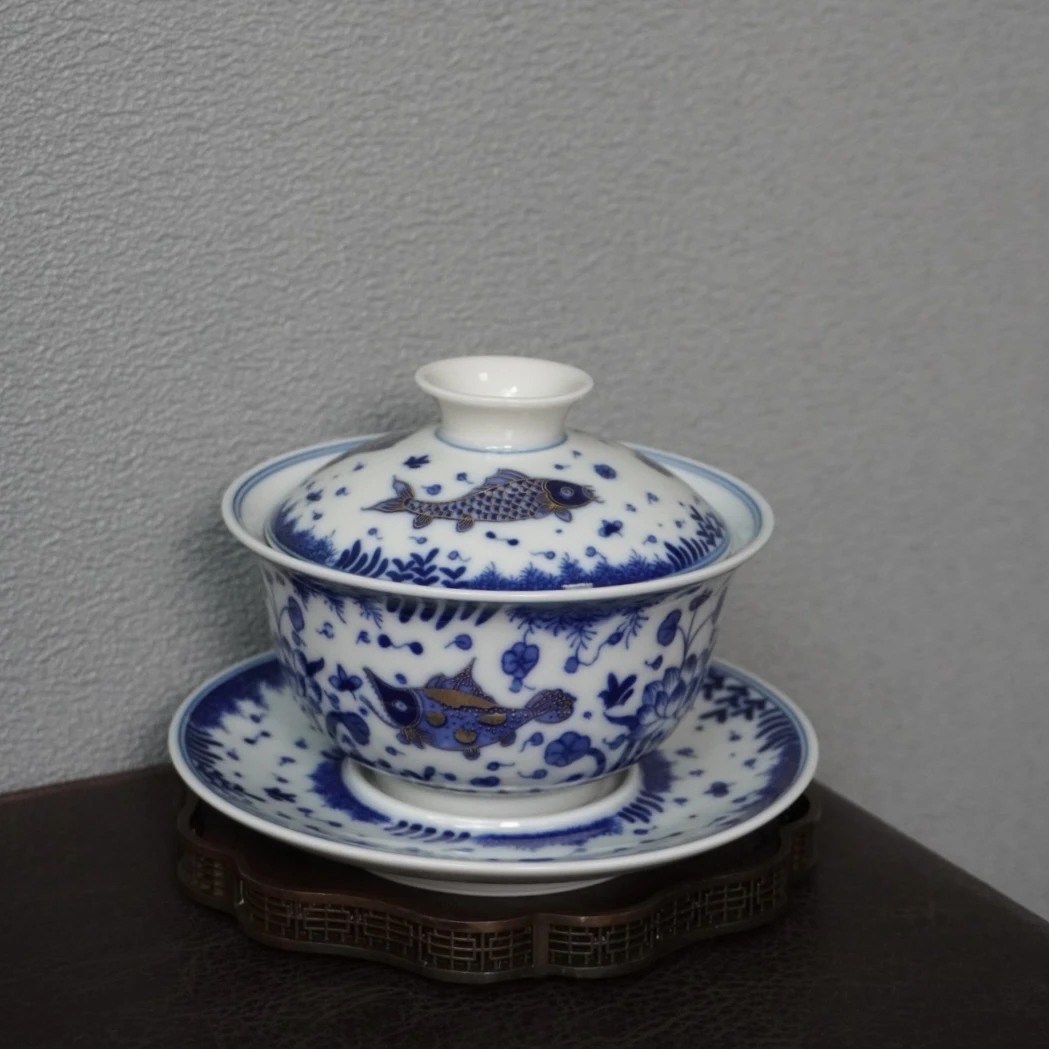 时节 青花描金鱼藻纹元宝盖碗