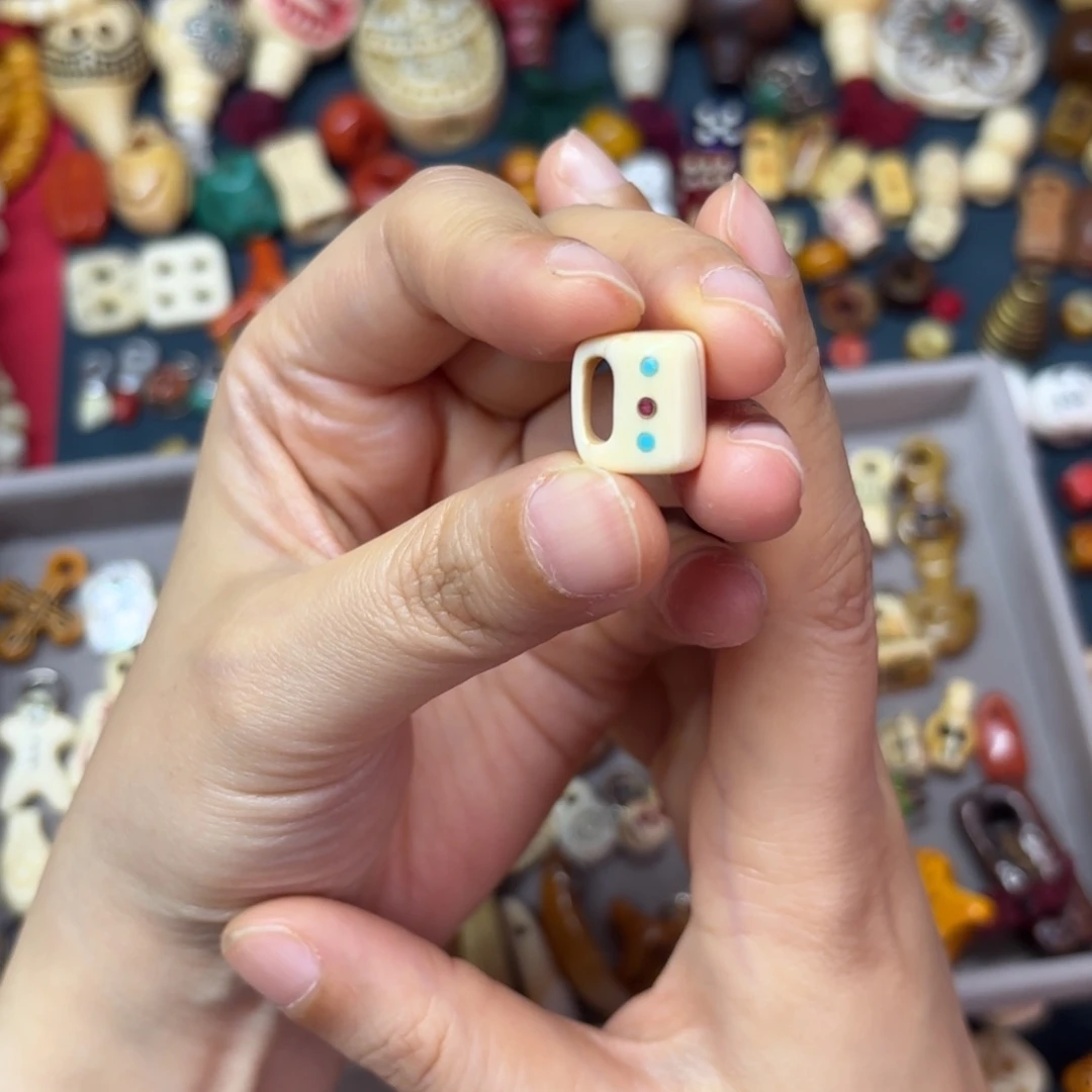 R*y配饰和其他饰物是最基本之道