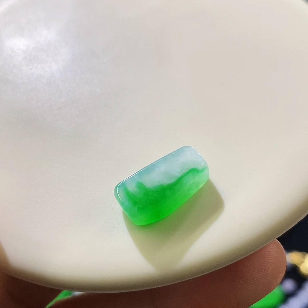 翡翠未镶嵌挂件随行