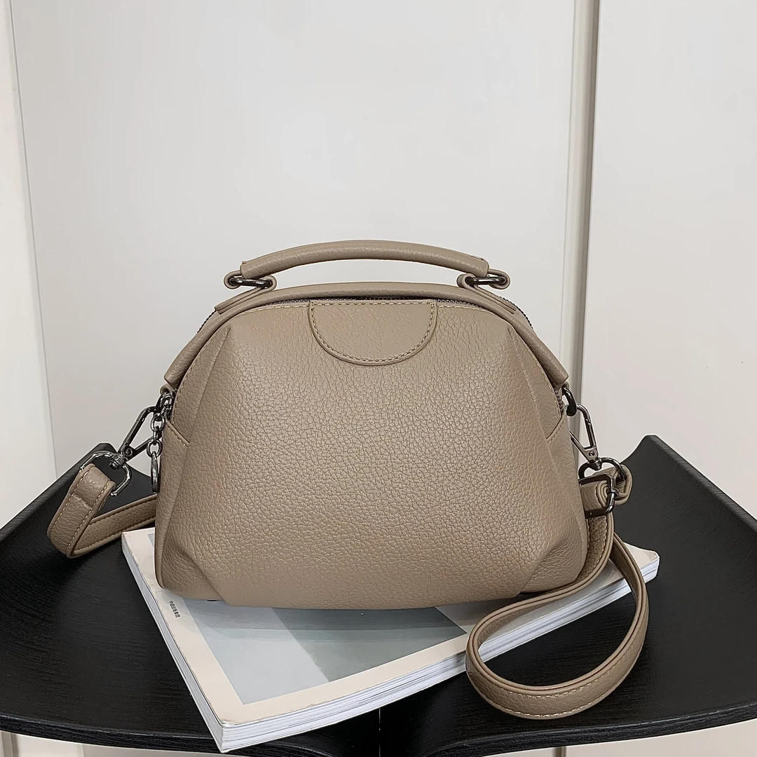 A新款2025时尚爆款轻便通勤真皮苹果包设计感褶皱手拎牛皮斜挎包