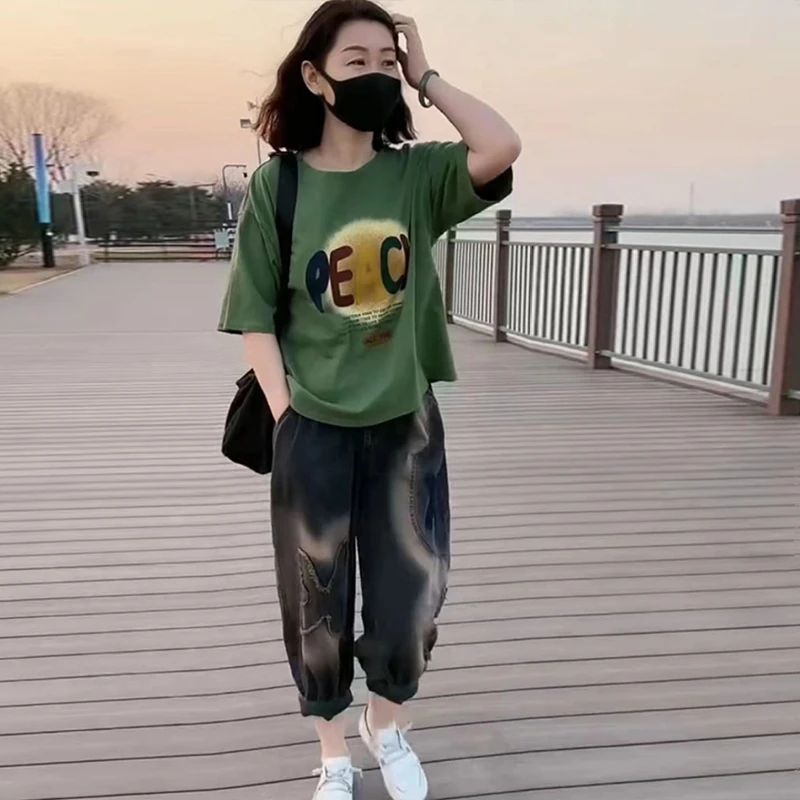 时尚两件套装女2025年夏季新款纯棉字母印花T恤+水洗牛仔哈伦裤潮