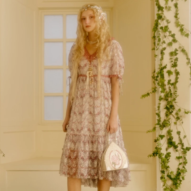 菀壹法式复古V领连衣裙女Q23231221