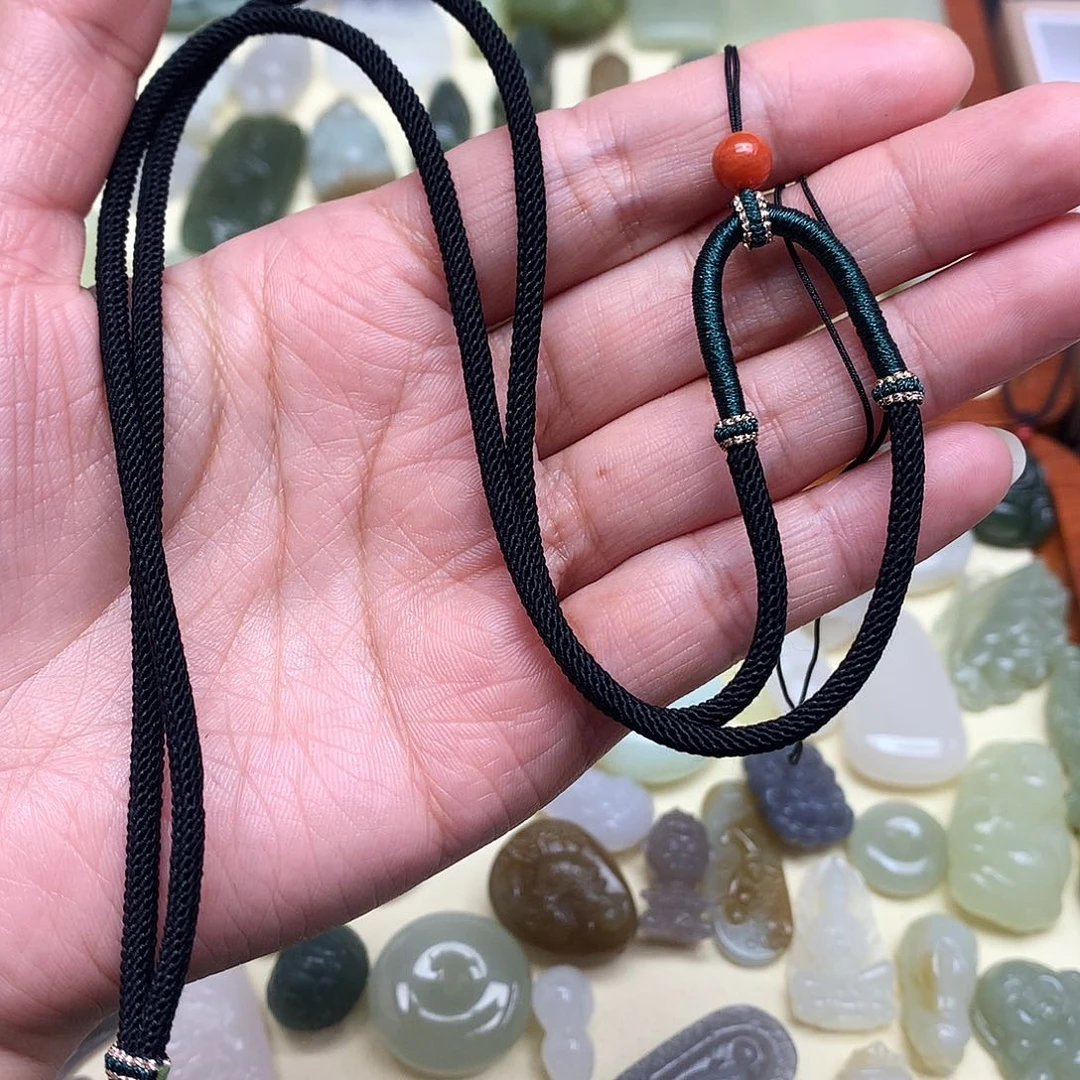 和田玉颈饰未镶嵌坚**利