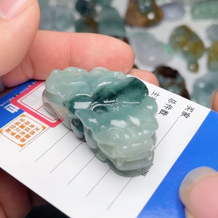 翡翠颈饰未镶嵌貔貅