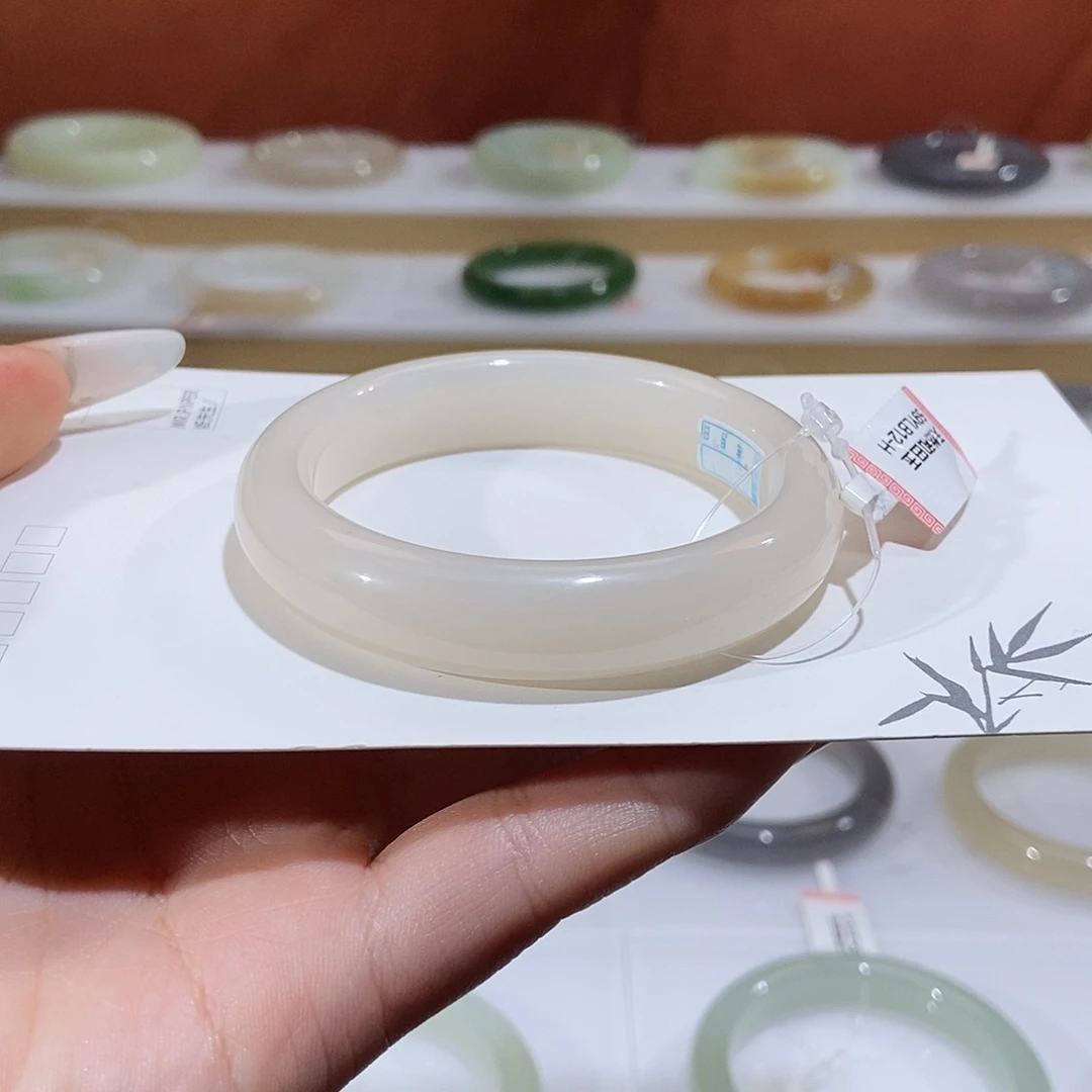 和田玉未镶嵌手镯冰粉