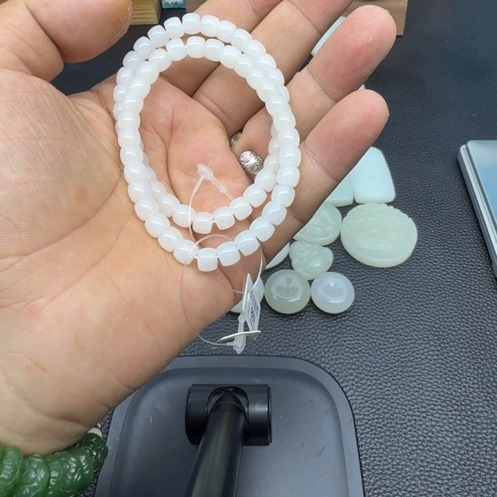 颈饰未镶嵌和田玉临*