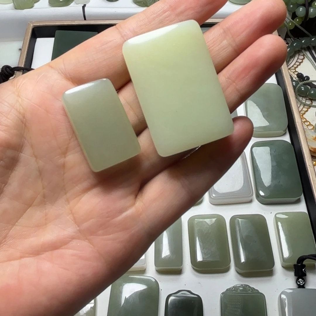 张***犇颈饰未镶嵌和田玉