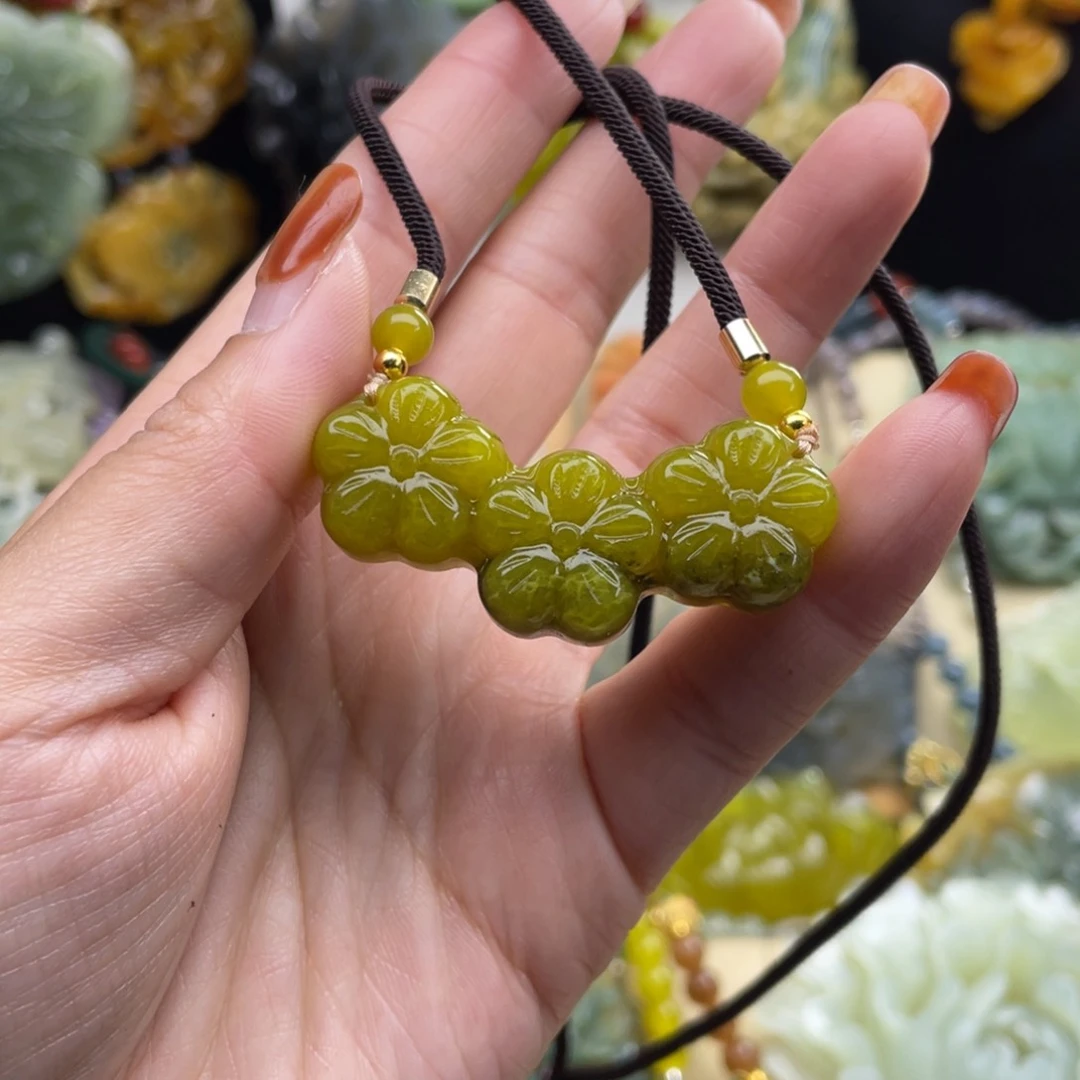 未镶嵌蛇纹石玉颈饰
