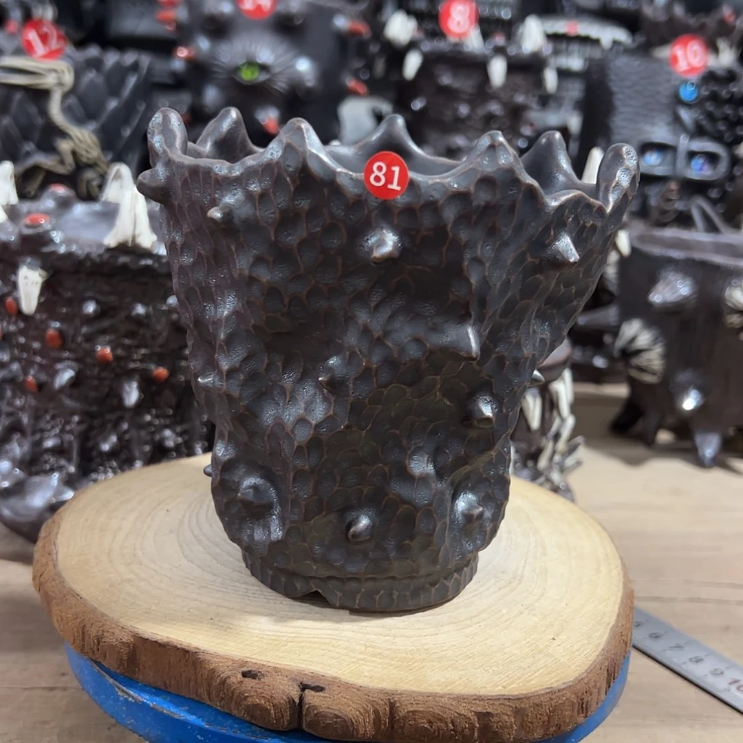 81号，手捏手刻有手工制作痕迹，内口11.5外高13