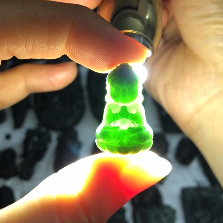 翡翠未镶嵌颈饰宝宝佛