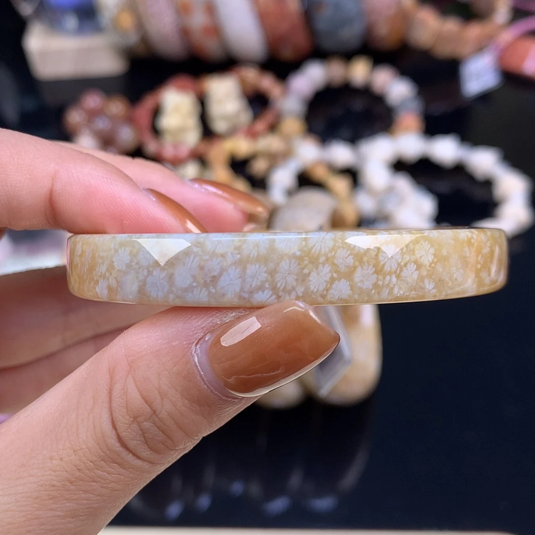 【闪购商品】颈饰未镶嵌硅化珊瑚（珊瑚玉）精品手镯55.7（54号）