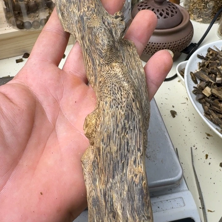 S***y沉香沉香碎屑海南紫奇天然虫漏111克