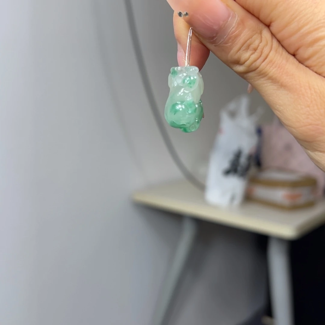 石英质玉（非洲翠）未镶嵌颈饰