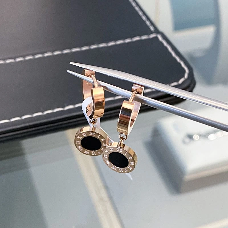 钛钢陶瓷耳饰 黑玫瑰金  罗马数字圆圈圆饼耳环E1365