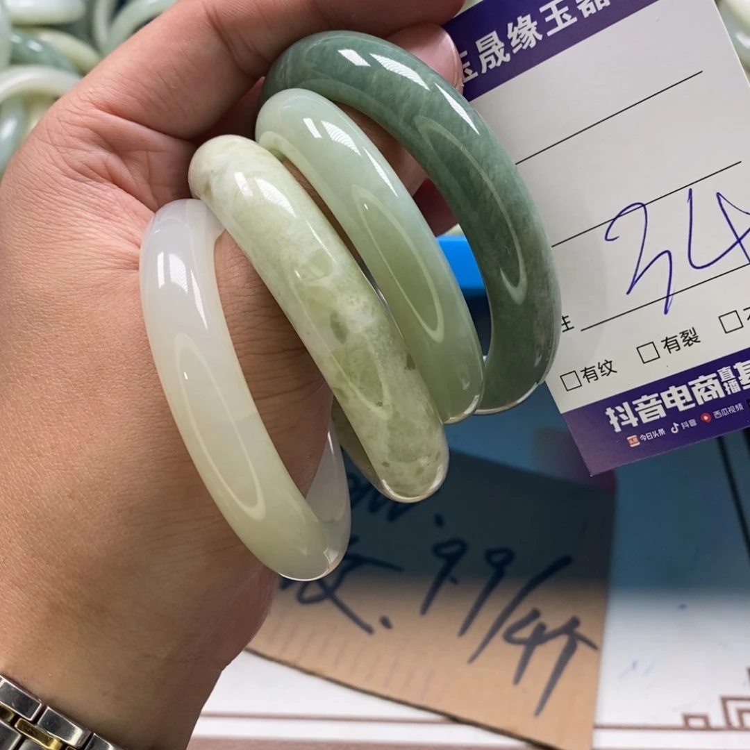 蛇纹石玉手镯未镶嵌