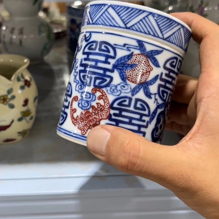 摆件摆件箱内还有一些金属或铜